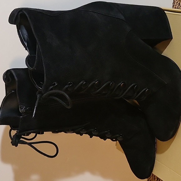 Black Kendall and Kylie Booties. - Picture 1 of 6